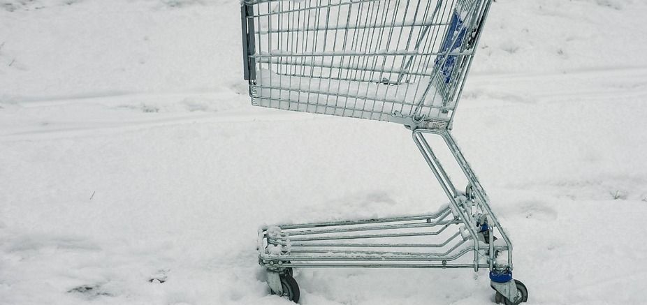 shopping-trolley-in-the-snow